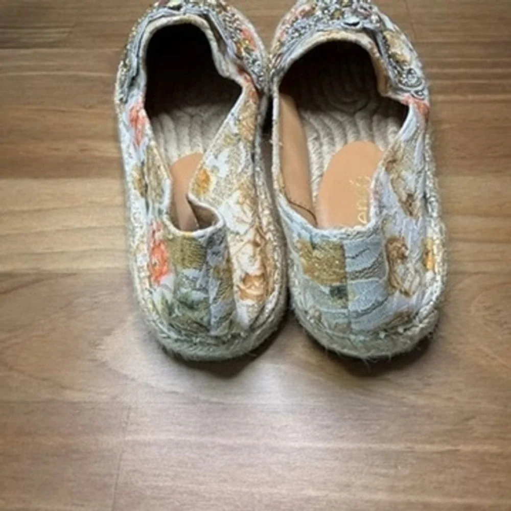 J Reneé Gordana Jeweled Floral Espadrille Flats Women's 6.5M Rhinestone